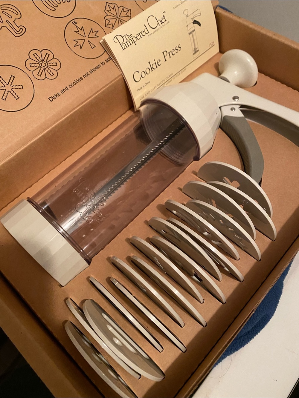 The Pampered Chef Cookie Press 1525 Complete Set 16 Discs Christmas Cookie Ready